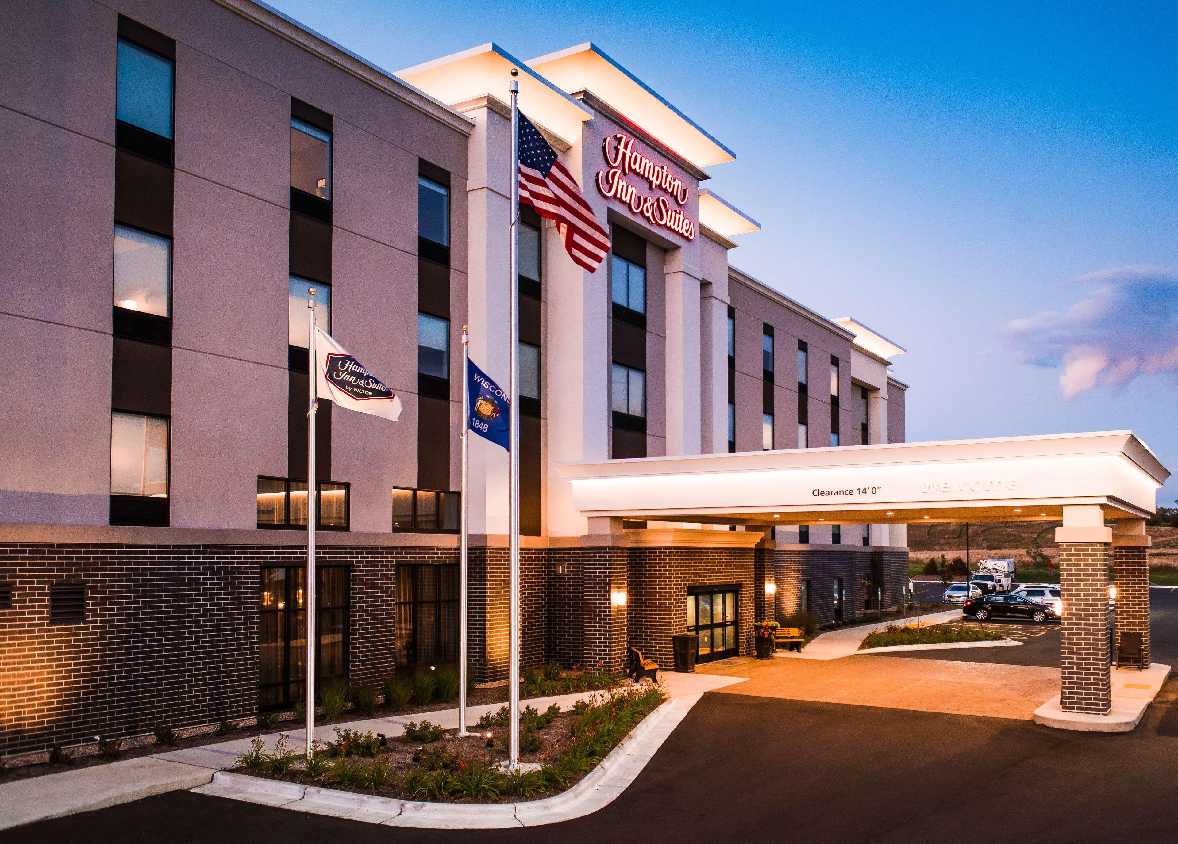Hampton Inn And Suites At Wisconsin Dells Lake Delton Exterior photo