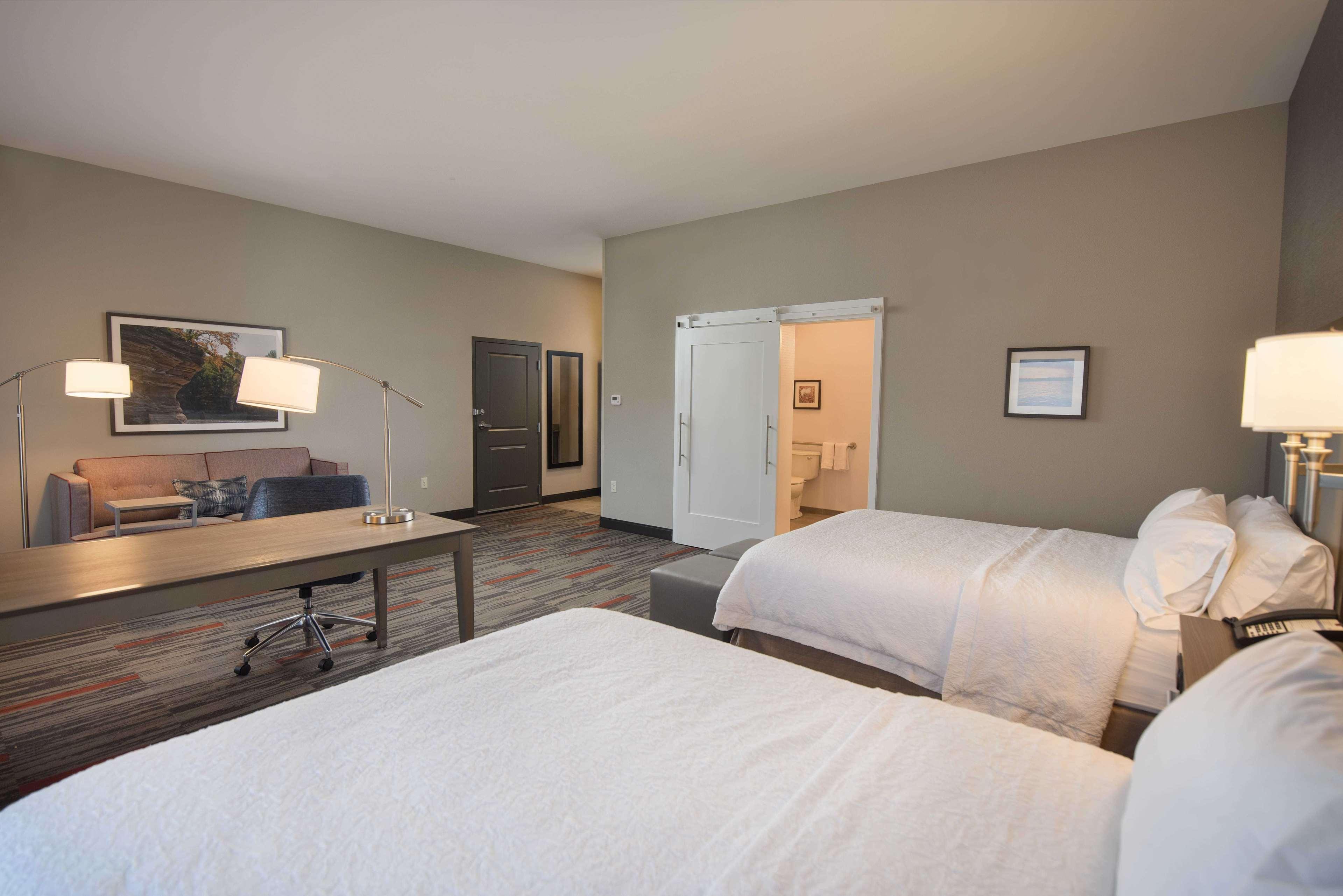 Hampton Inn And Suites At Wisconsin Dells Lake Delton Exterior photo