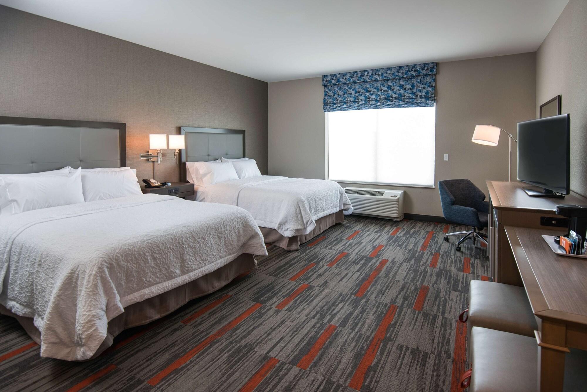 Hampton Inn And Suites At Wisconsin Dells Lake Delton Exterior photo