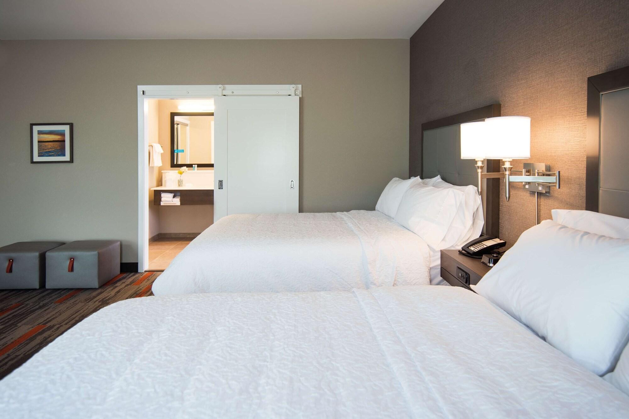 Hampton Inn And Suites At Wisconsin Dells Lake Delton Exterior photo