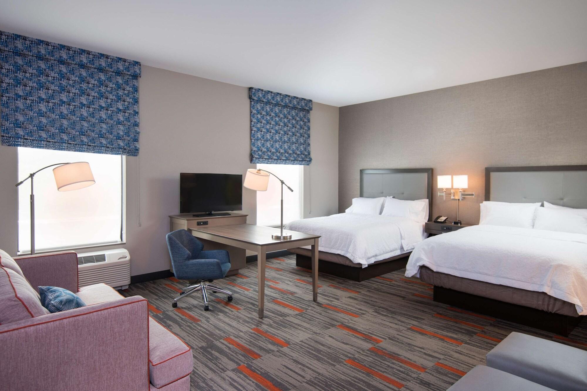 Hampton Inn And Suites At Wisconsin Dells Lake Delton Exterior photo