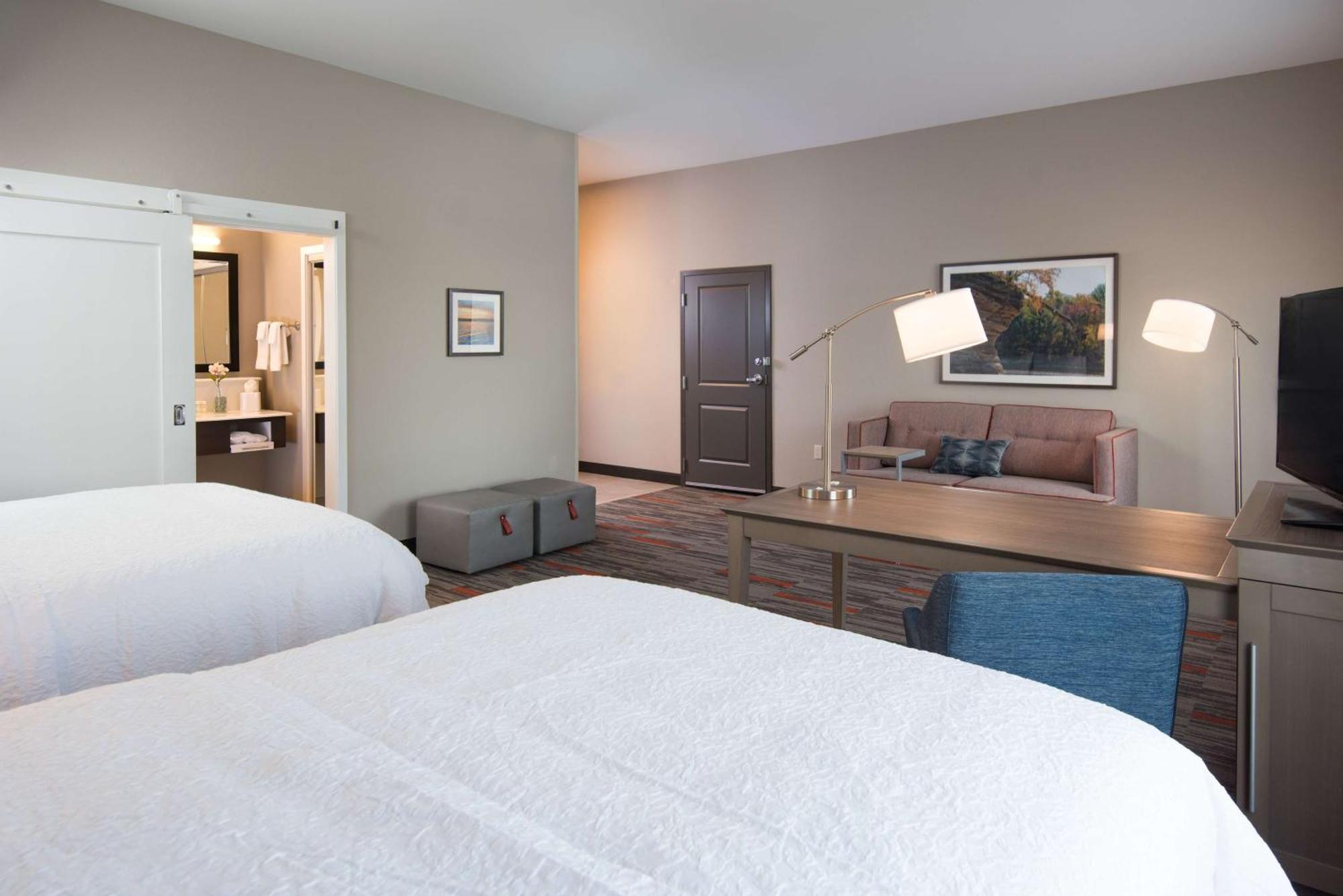 Hampton Inn And Suites At Wisconsin Dells Lake Delton Exterior photo