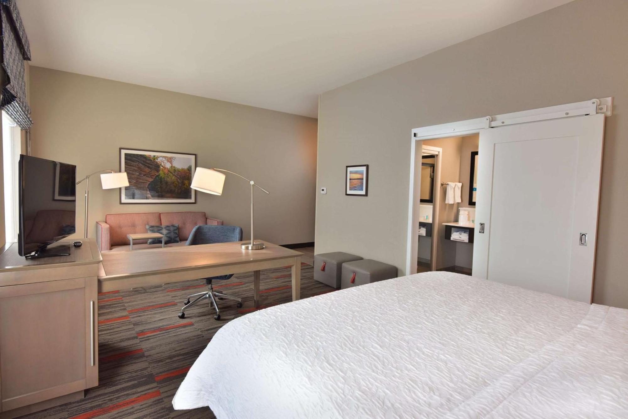 Hampton Inn And Suites At Wisconsin Dells Lake Delton Exterior photo